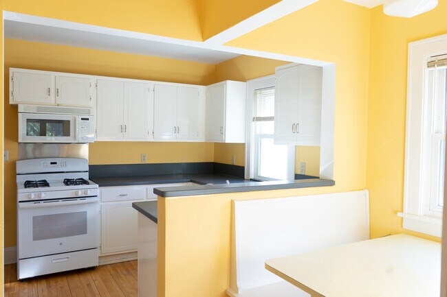 Building Photo - 1254 Thomas Ave