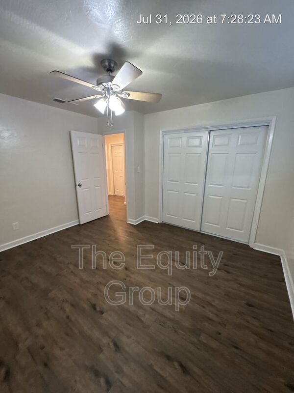 Building Photo - 547 E Tulare Ave
