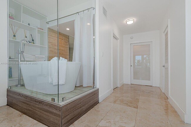 Building Photo - 2301 Collins Ave