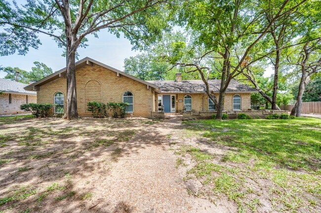 Building Photo - 1710 Green Oaks Dr