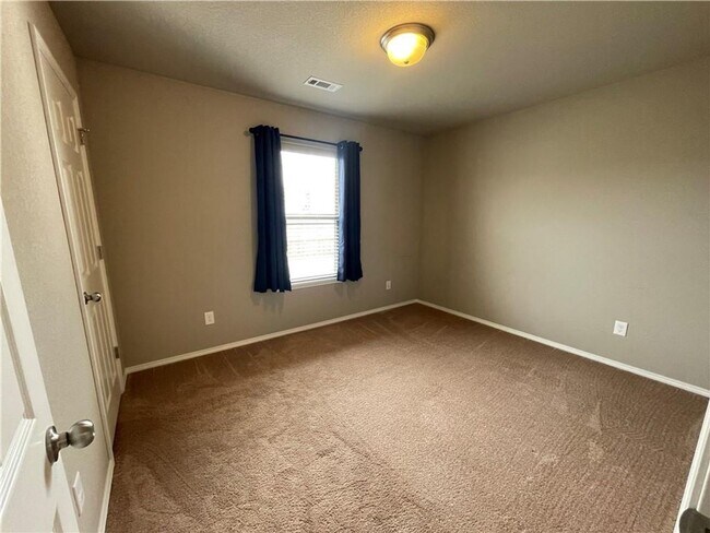 Building Photo - Spacious 3-Bedroom Springdale Home with Fenced Yard