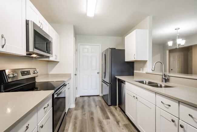 Building Photo - 28923 Village Creek Loop