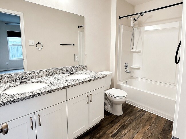 Building Photo - 15674 Briar Forest Dr