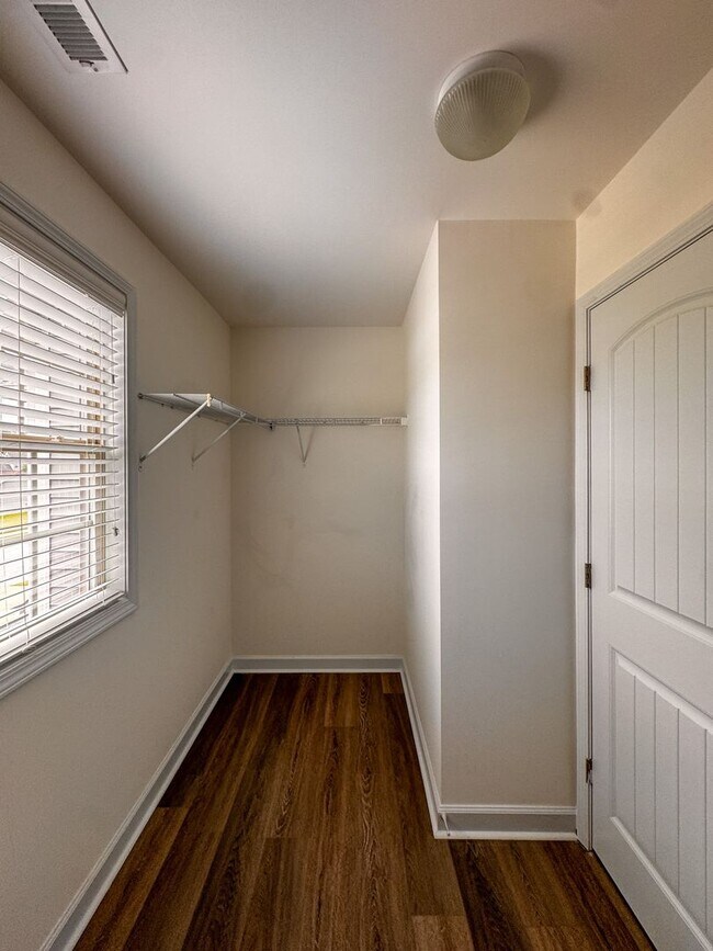Building Photo - Well-Maintained 4 Bed 2.5 Bath Home in Westgate