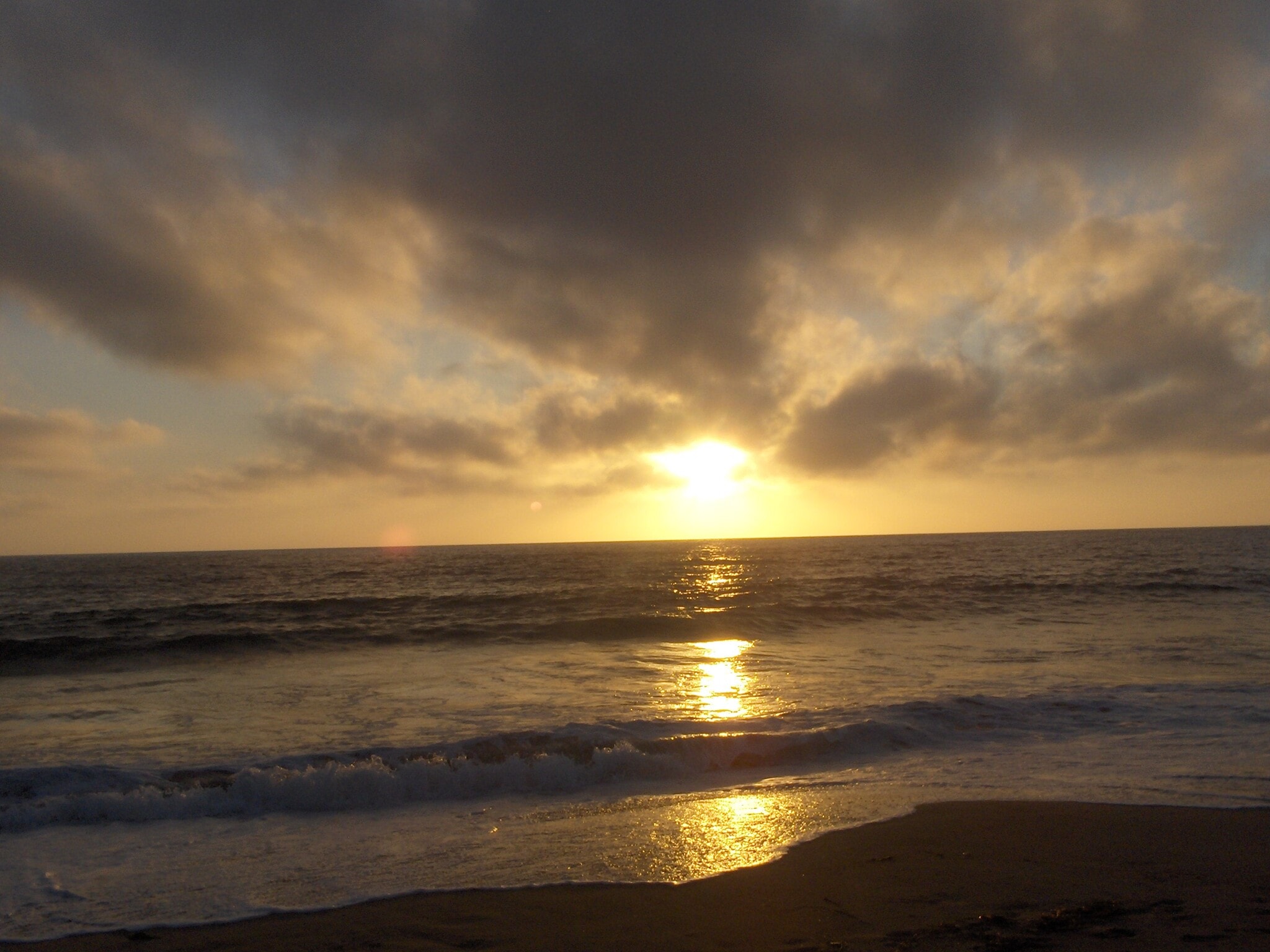 Walk to the beach!! Sunset off Redondo - 305 Emerald St