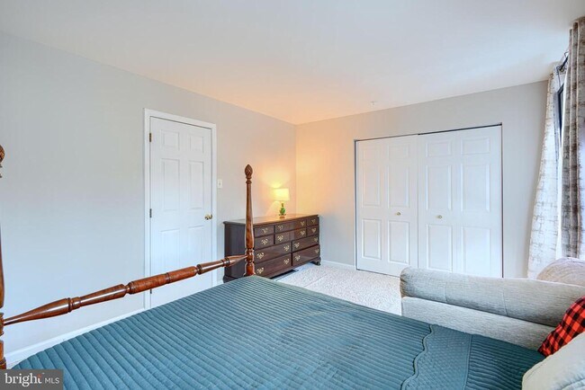 Building Photo - 215 Gracecroft Ct