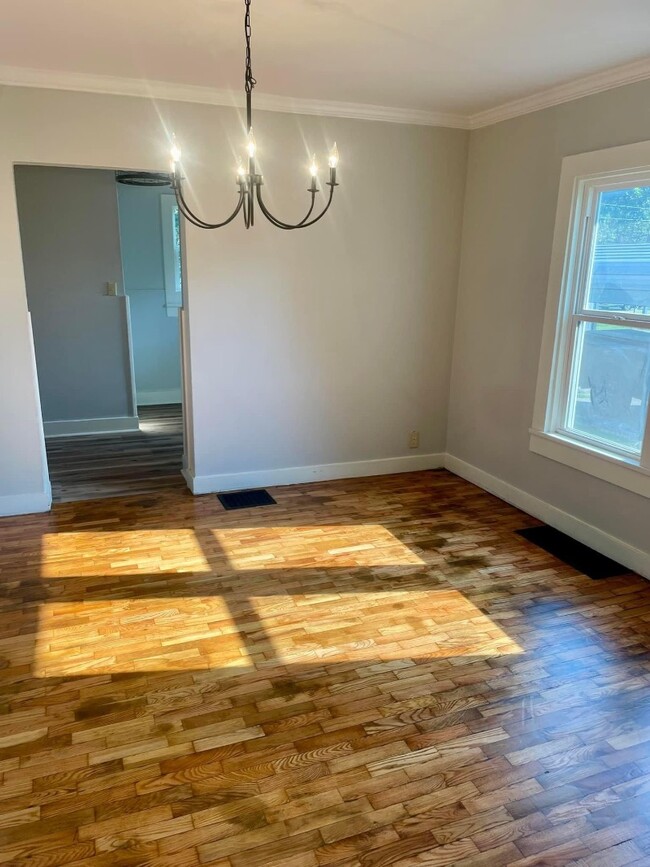 Building Photo - 411 Matthews Ave