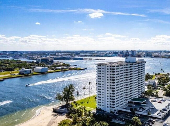 Building Photo - 2100 S Ocean Dr