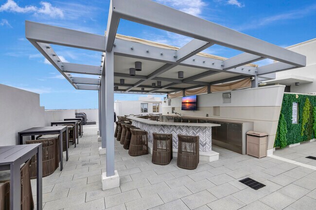 Building Photo - 155 E Boca Raton Rd