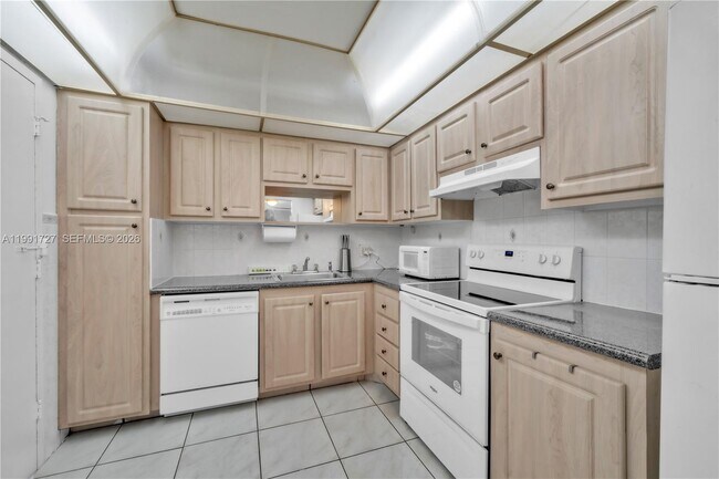 Building Photo - 3800 S Ocean Dr