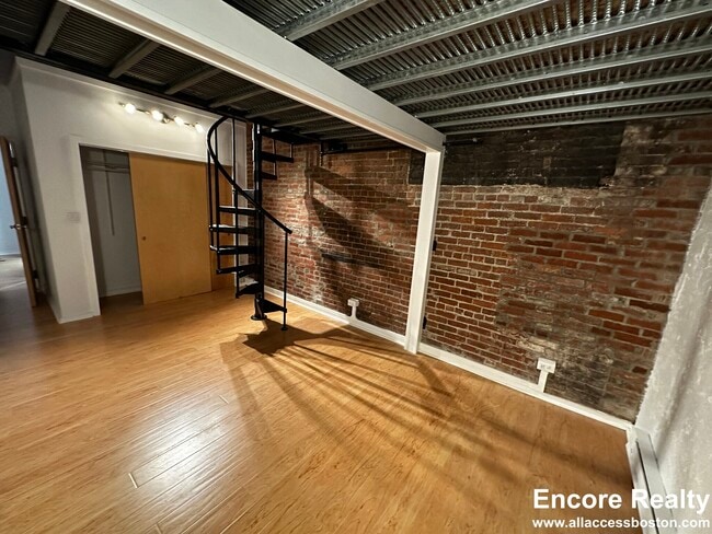 Building Photo - 254 Friend St