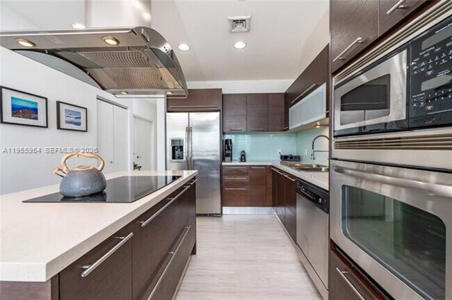 Building Photo - 7928 East Dr