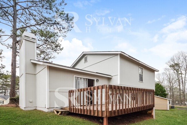 Building Photo - Carve Out a Great Life Here!