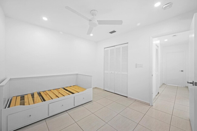 Building Photo - 9515 SW 118th Ct