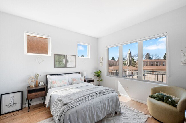 Building Photo - 2BD, 2BA Corner Unit Condo in Lowry