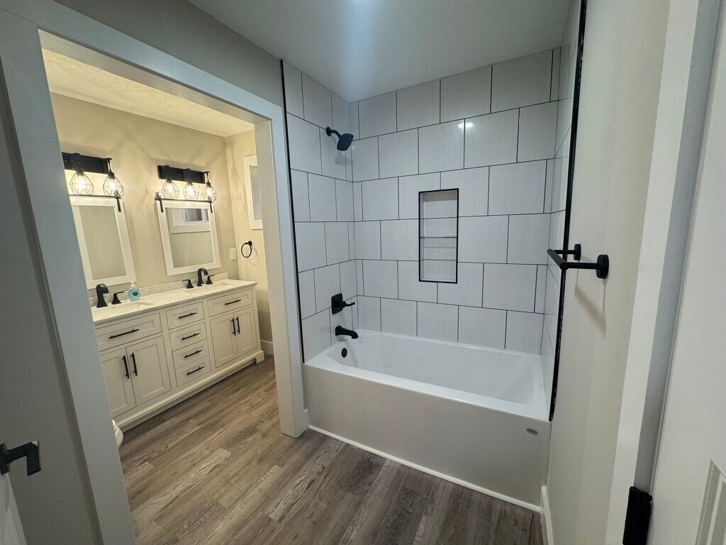 Building Photo - 4610 Meadow Ct