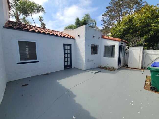 Building Photo - Charming 2 Bed 1 bath "monthly rental" in ...