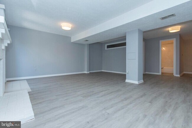 Building Photo - 48 Pontiac Way