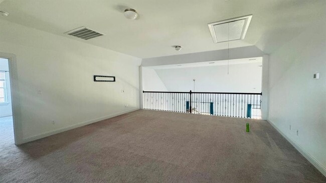 Building Photo - 813 Palamos Dr