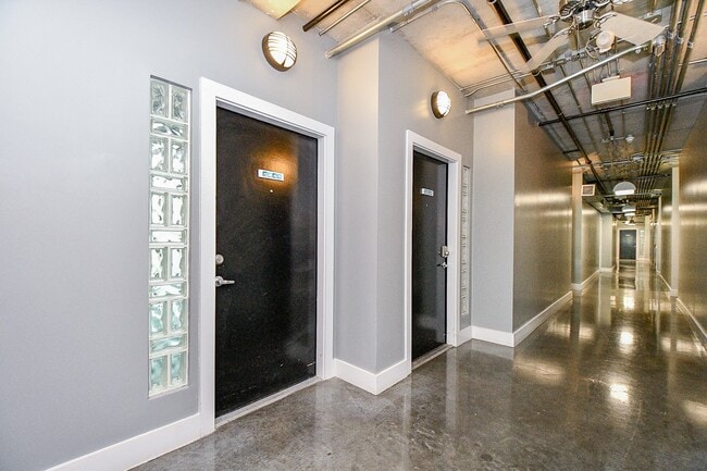 Building Photo - 2000 Bagby St
