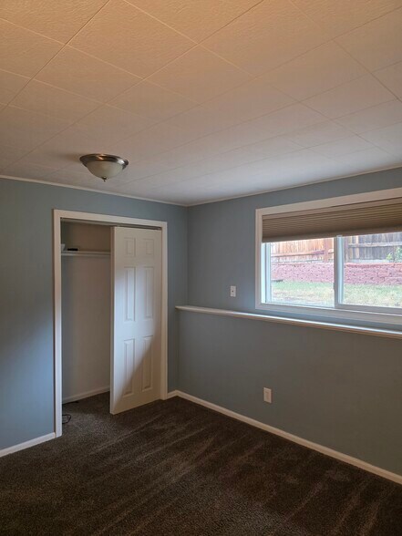 Building Photo - 13100 Julian Ct