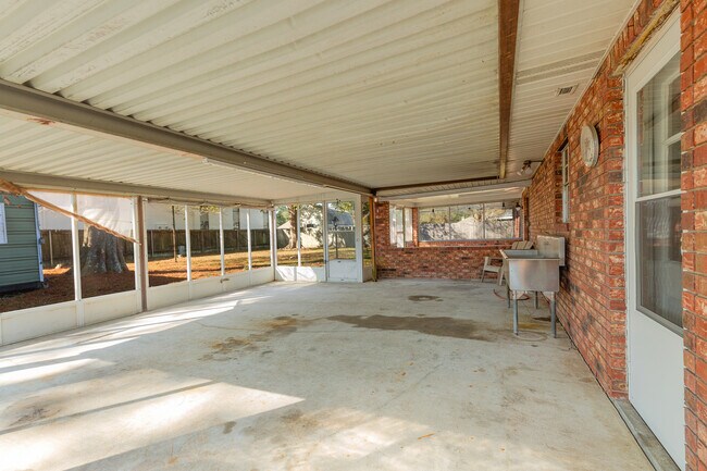 Building Photo - 113 Aberdeen Dr