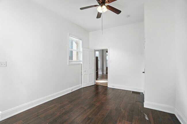 Building Photo - 843 Overton St