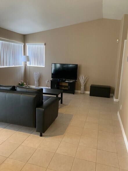 Building Photo - 5540 Great Divide St