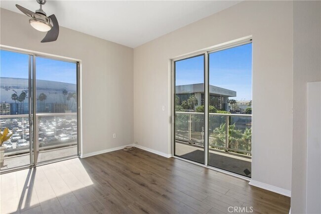 Building Photo - 388 E Ocean Blvd