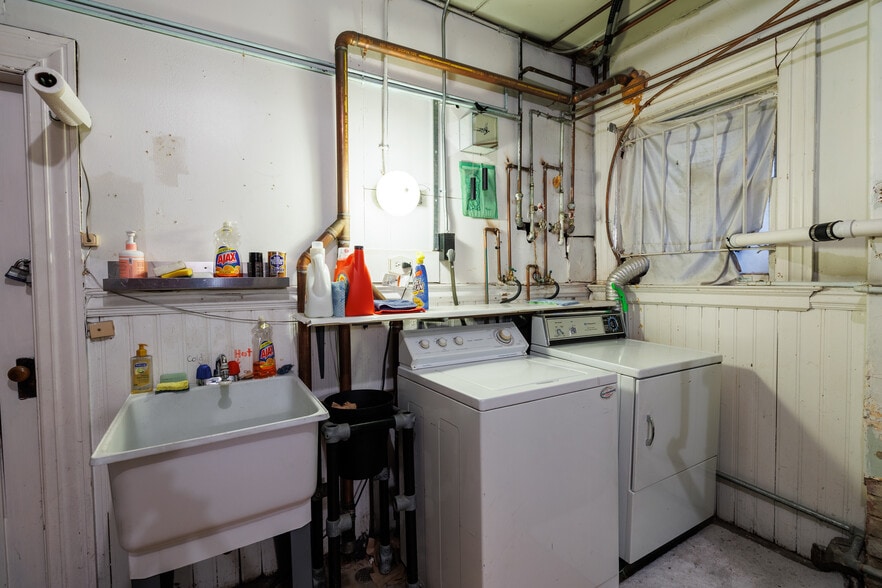 WASHER DRYER IN PRIVATE LARGE LAUNDRY ROOM - 2398 Broadway