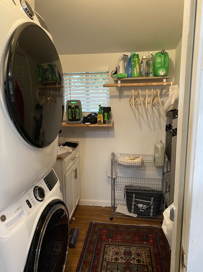 Building Photo - 1324 Central St