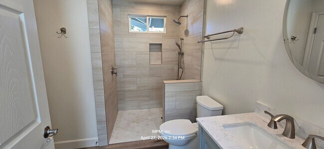 Building Photo - large custom home with peek a boo ocean views