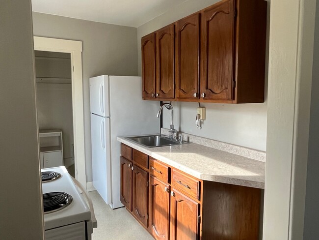 Kitchen - 120 E Broadway St