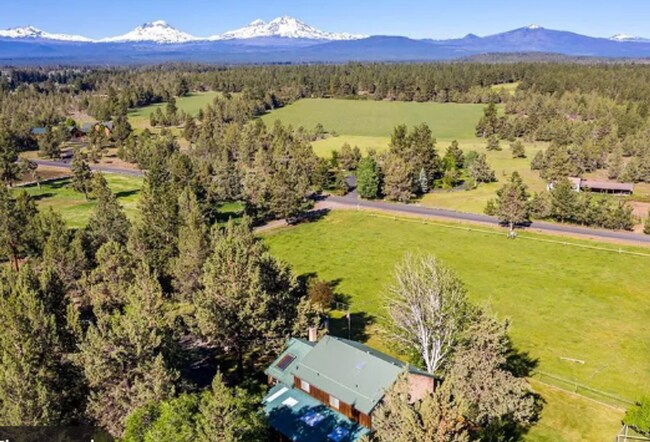 Building Photo - Custom Rustic 4-Bdr on beautiful 5 acres with Greenhouse in Sisters!