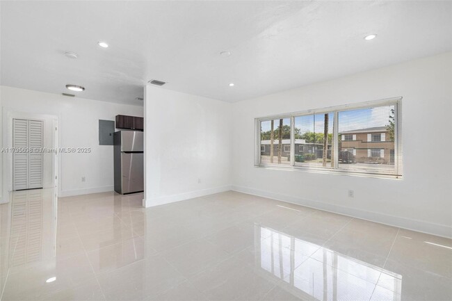 Building Photo - 841 NE 90th St