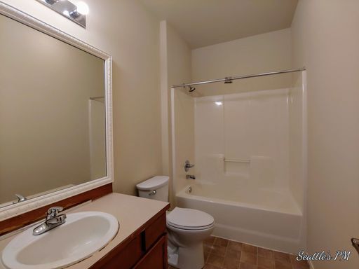 Building Photo - Large 3 Story Townhome with Tandem Garage!