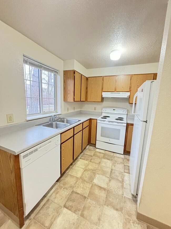 Building Photo - Grant Creek Condo