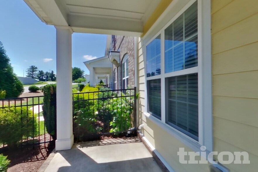 Building Photo - 324 Kinsale Dr