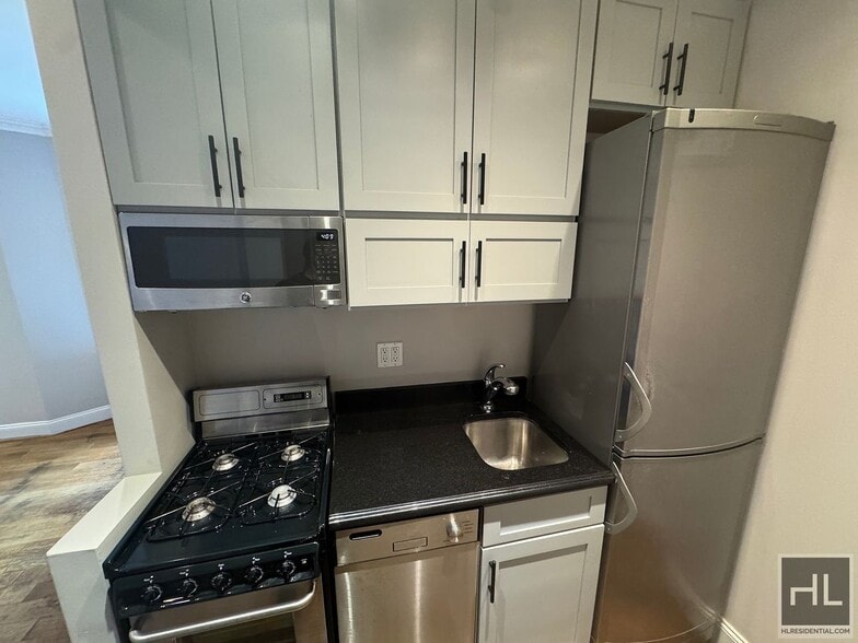 Building Photo - Mott Street