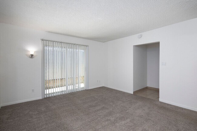 Building Photo - 1 Bedroom in Carlsbad with Covered Parking...