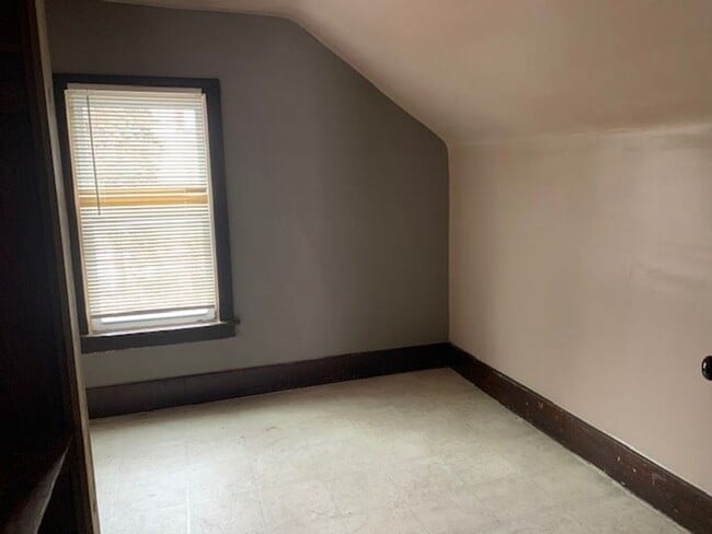 Building Photo - 3 Bedroom 1 Bath Home