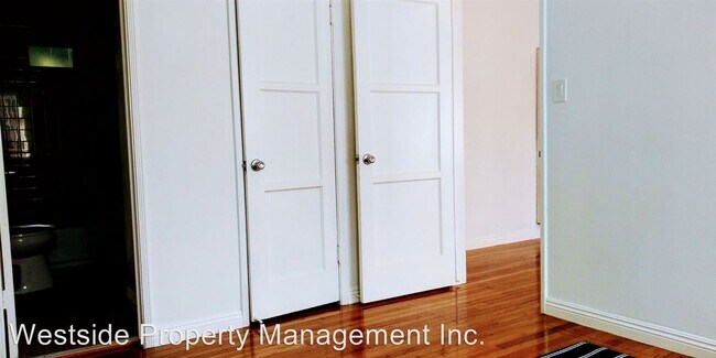 Building Photo - 2439 Oak St