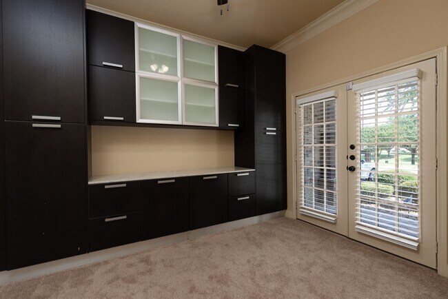 Building Photo - 17303 Quiet Shores Dr