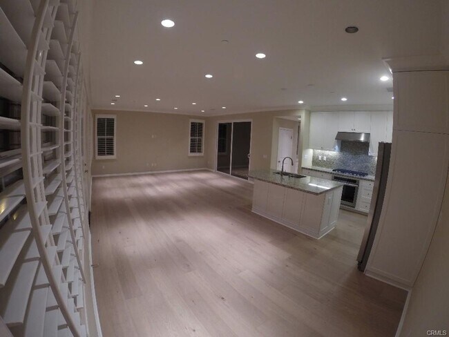 Building Photo - 2bd/2.5ba two car garage end unit condo in Orchard Hill Irvine for rent