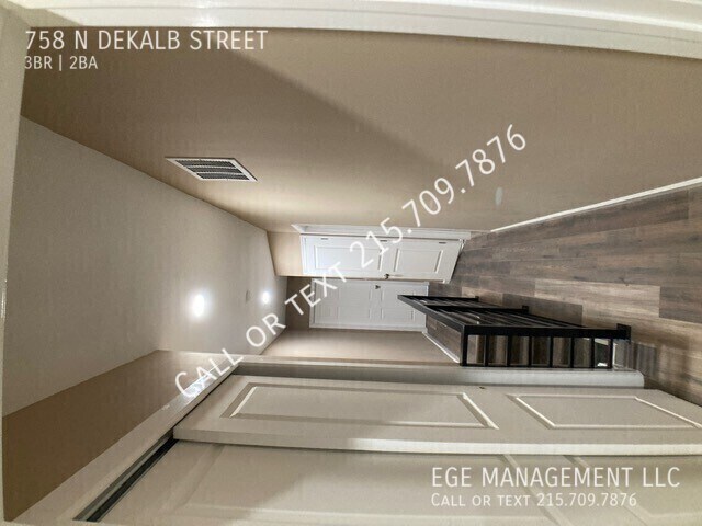 Building Photo - 758 N Dekalb St