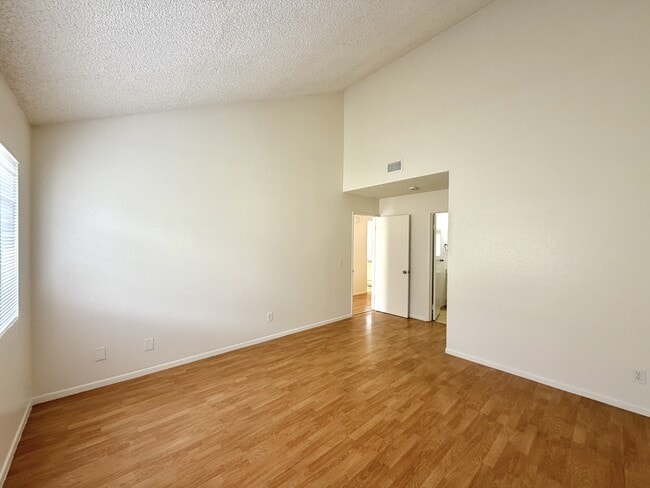 Building Photo - 2660 Twain Dr