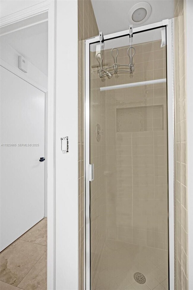 Building Photo - 10101 Collins Ave