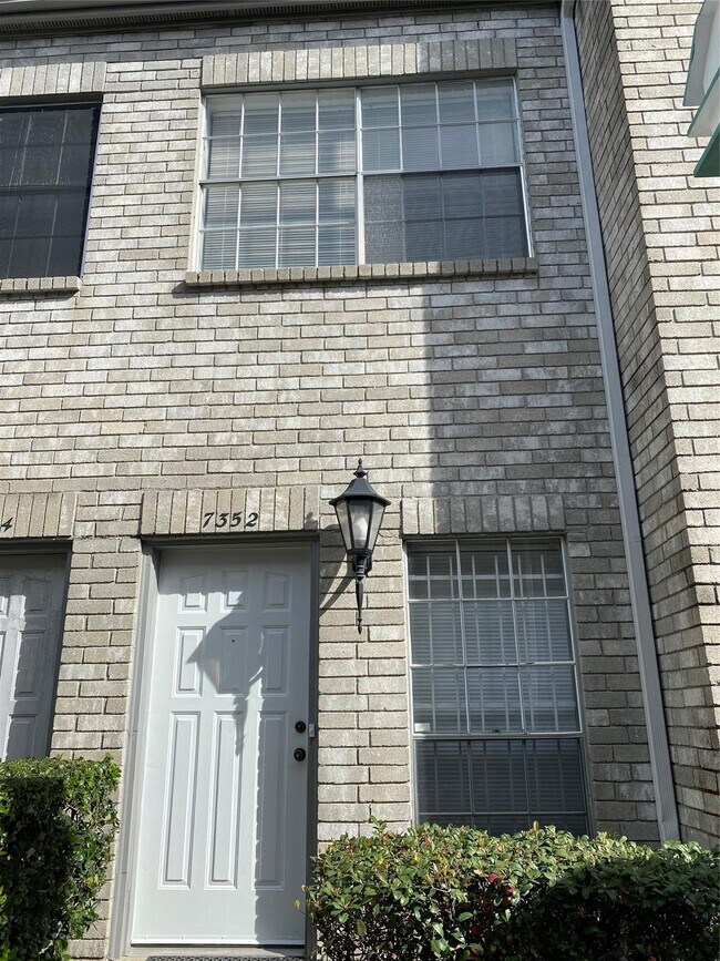 Building Photo - 7352 Regency Square Ct