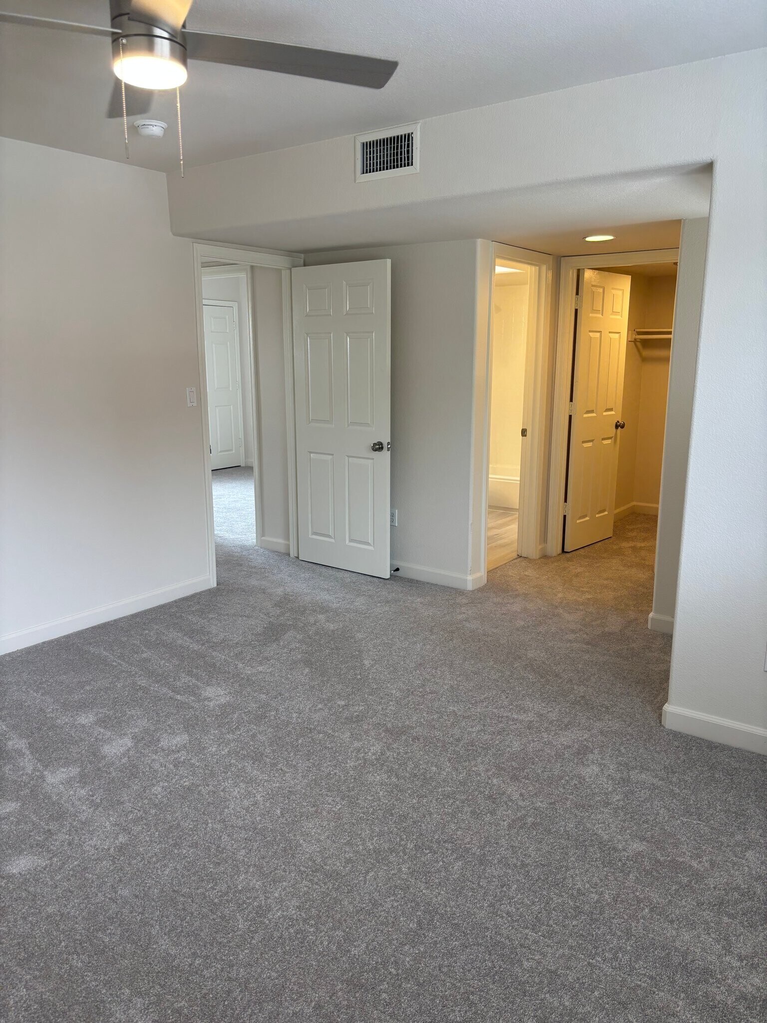 Building Photo - 5624 E Kelton Ln
