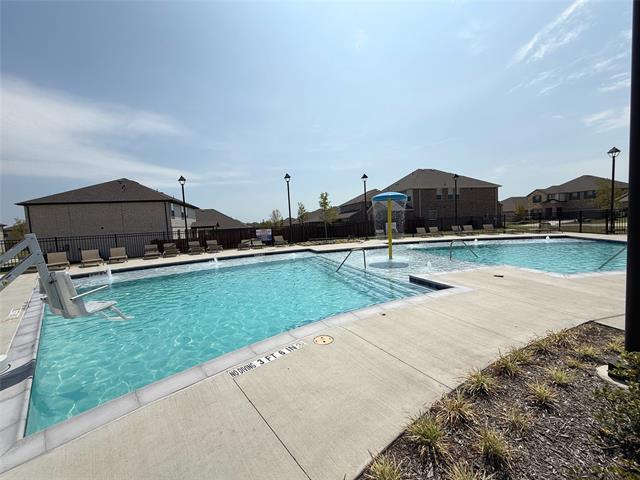 Building Photo - 713 Roanoke Dr